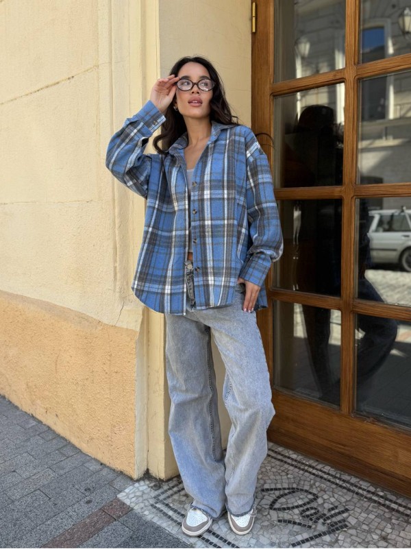 Жіноча байкова сорочка в клітинку вiльного блакитного кольору 35646