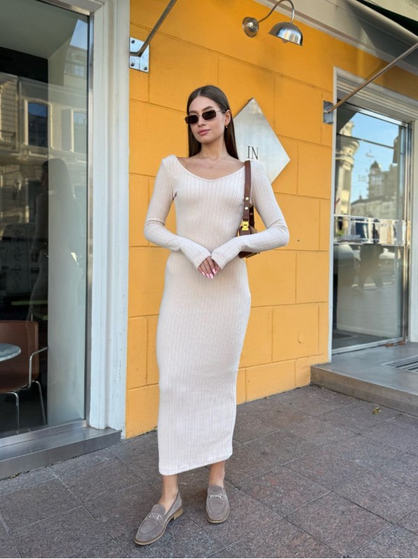 Приталена довга сукня з ангори бежевого кольору 35651