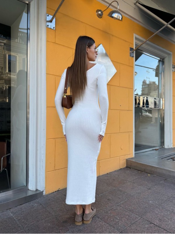 Приталена довга сукня з ангори бiлого кольору 35653