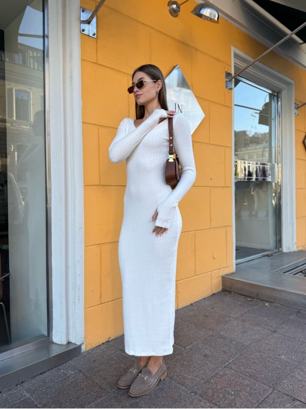 Приталена довга сукня з ангори бiлого кольору 35653