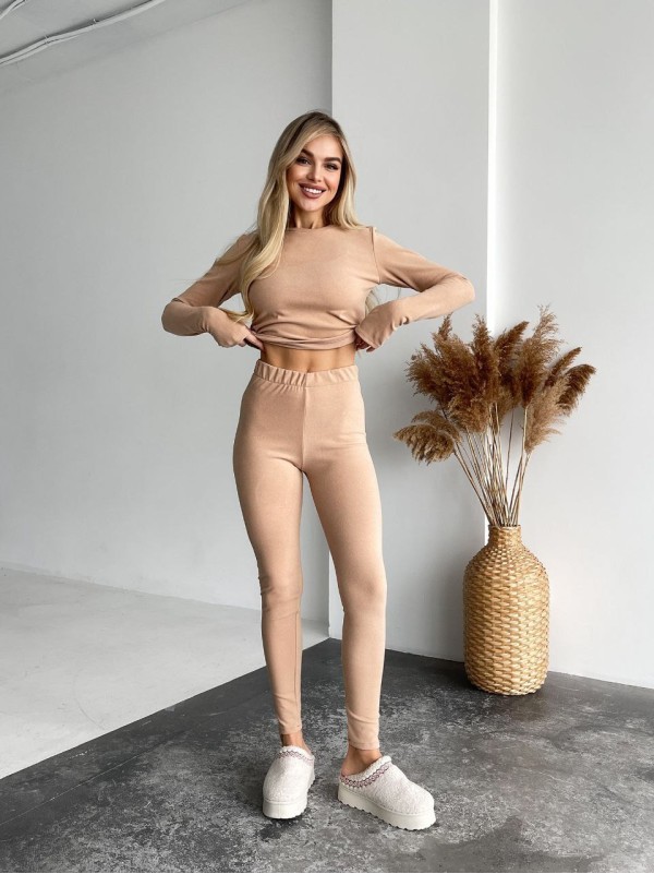 Жіночий теплий термокостюм бежевого кольору 35660