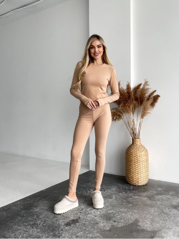 Жіночий теплий термокостюм бежевого кольору 35660
