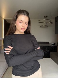 Жіночий легкий лонгслів у рубчик чорного кольору 35672