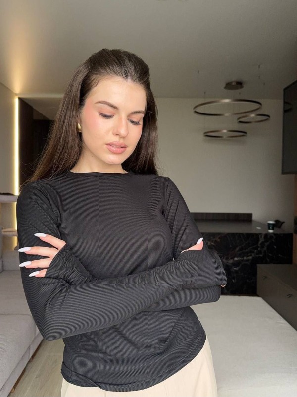 Жіночий легкий лонгслів у рубчик чорного кольору 35672