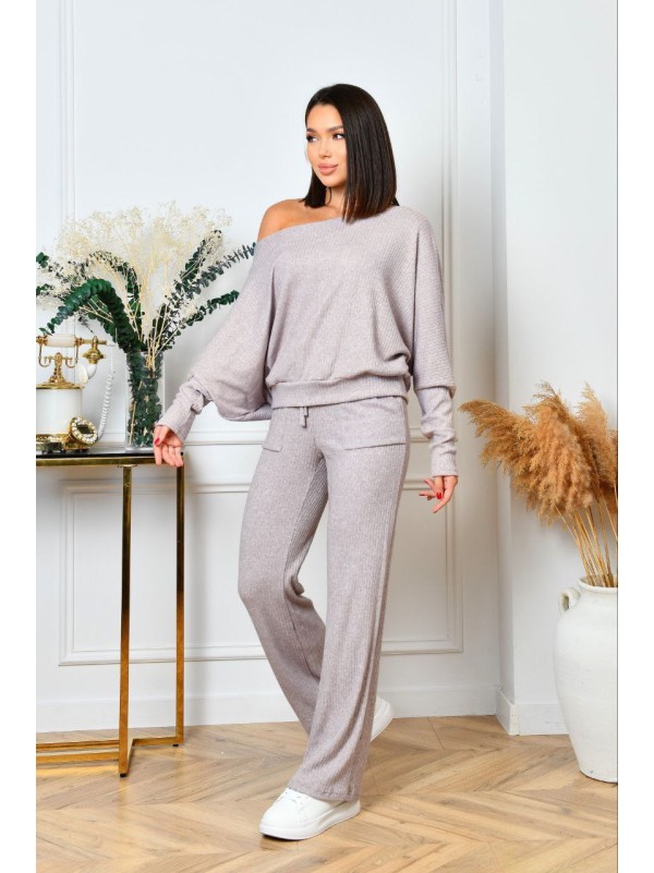 Ангоровий прогулянковий костюм бежевого кольору 35677