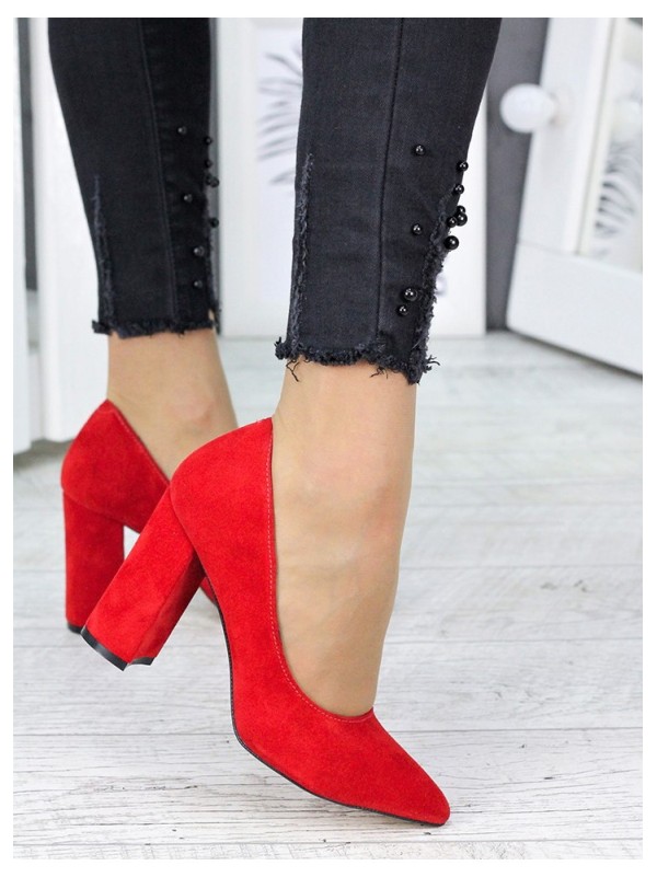 Замшеві жіночі туфлі на каблуку червоного кольору 35681