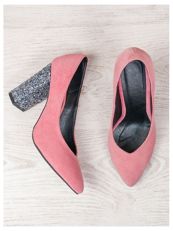 Замшеві жіночі туфлі з блискітками на каблуці пудрового кольору 35683