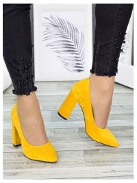 Замшеві жіночі туфлі на каблуку жовтого кольору 35686