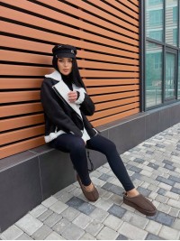 Жіноча дублянка чорного кольору 35688