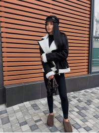 Жіноча дублянка чорного кольору 35688