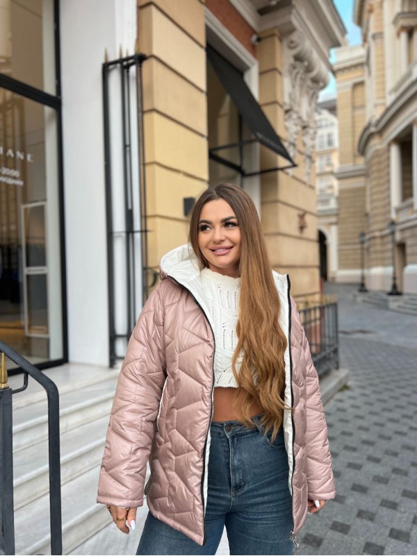 Жіноча куртка стьобана з капюшоном кавового кольору 35696