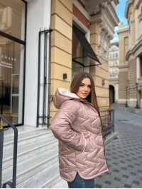 Жіноча куртка стьобана з капюшоном кавового кольору 35696