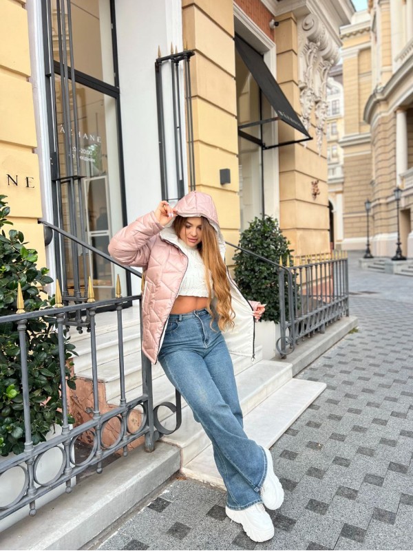 Жіноча куртка стьобана з капюшоном кавового кольору 35696