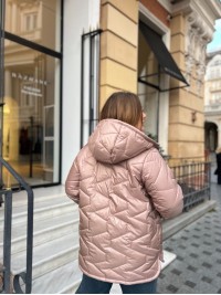 Жіноча куртка стьобана з капюшоном кавового кольору 35696