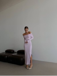 Довга сукня з ангори з відкритими плечима лавандового кольору 35697