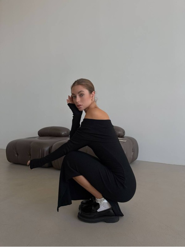 Довга сукня з ангори з відкритими плечима чорного кольору 35698