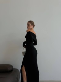 Довга сукня з ангори з відкритими плечима чорного кольору 35698