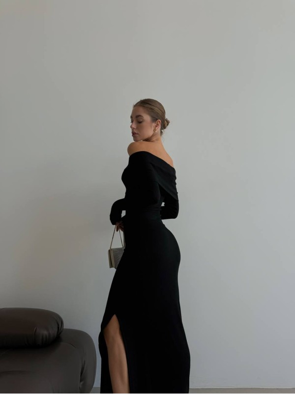 Довга сукня з ангори з відкритими плечима чорного кольору 35698