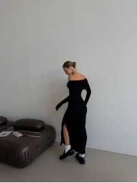 Довга сукня з ангори з відкритими плечима чорного кольору 35698