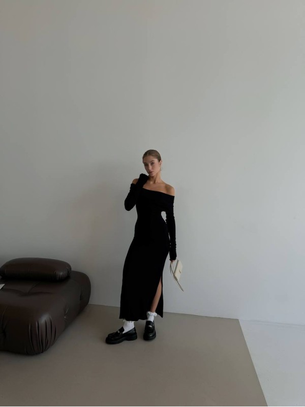 Довга сукня з ангори з відкритими плечима чорного кольору 35698