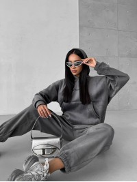 Жіночий теплий велюровий костюм з капюшоном графiтового кольору 35699