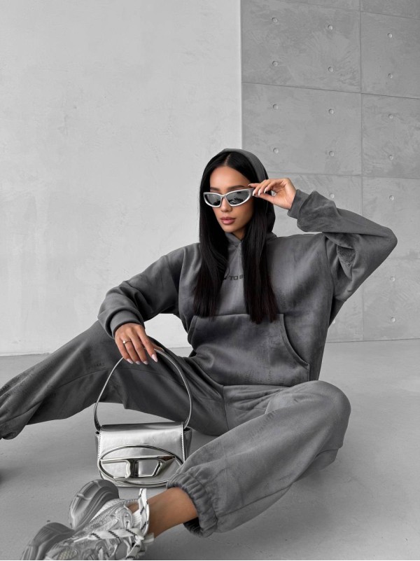 Жіночий теплий велюровий костюм з капюшоном графiтового кольору 35699