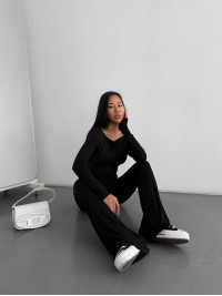 Жіночі штани кльош на флiсi чорного кольору 35712