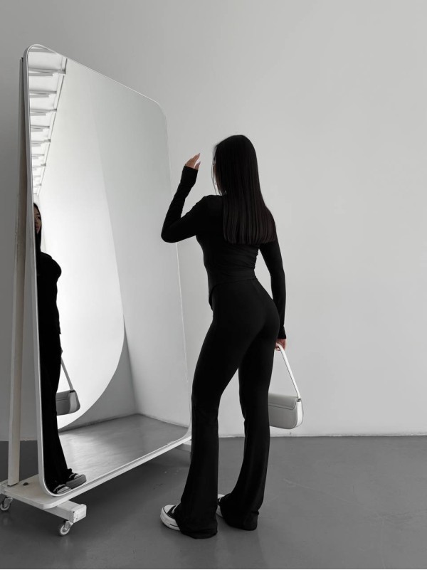 Жіночі штани кльош на флiсi чорного кольору 35712