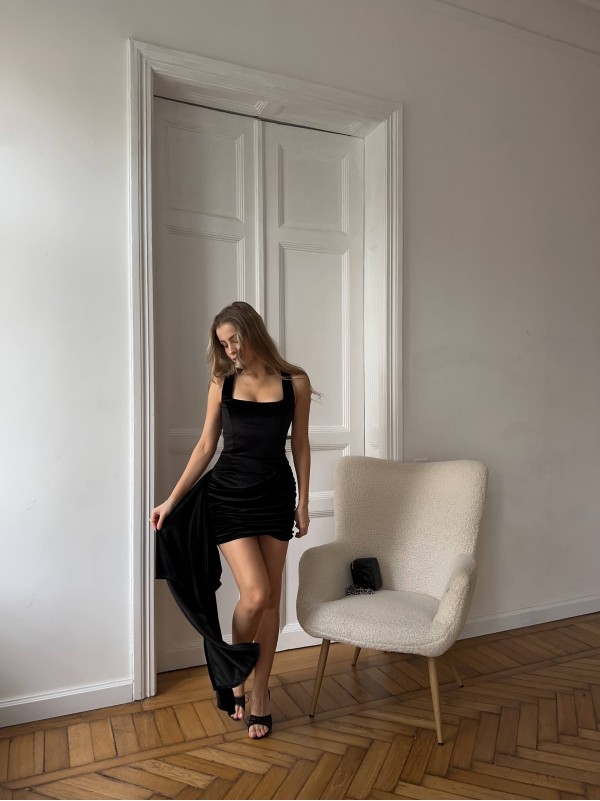 Вечірня оксамитова сукня мiні зiшлейфом чорного кольору 35713