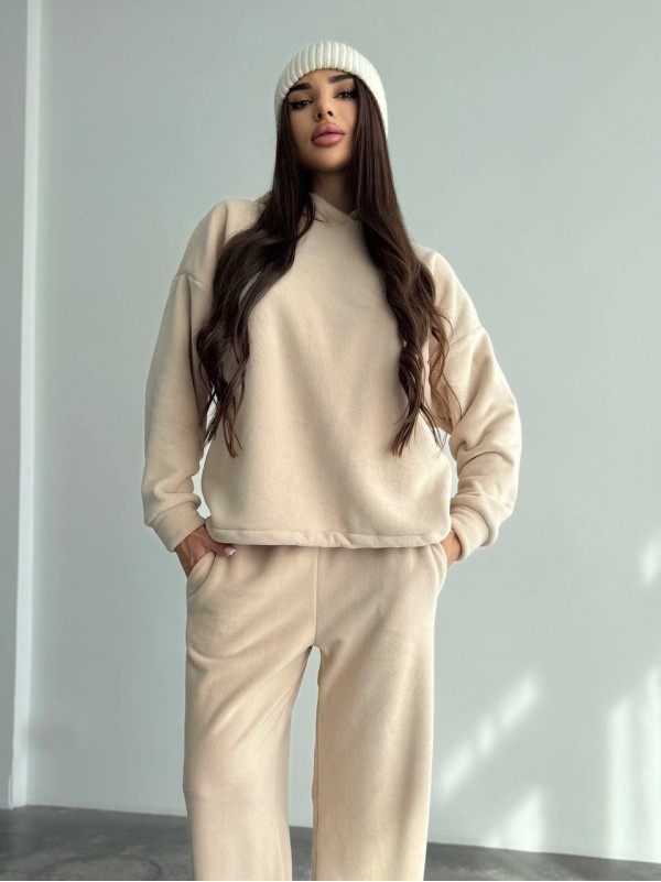 Жіночий костюм iз плюшевого флісу бежевого кольору 35717