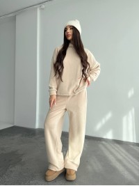 Жіночий костюм iз плюшевого флісу бежевого кольору 35717
