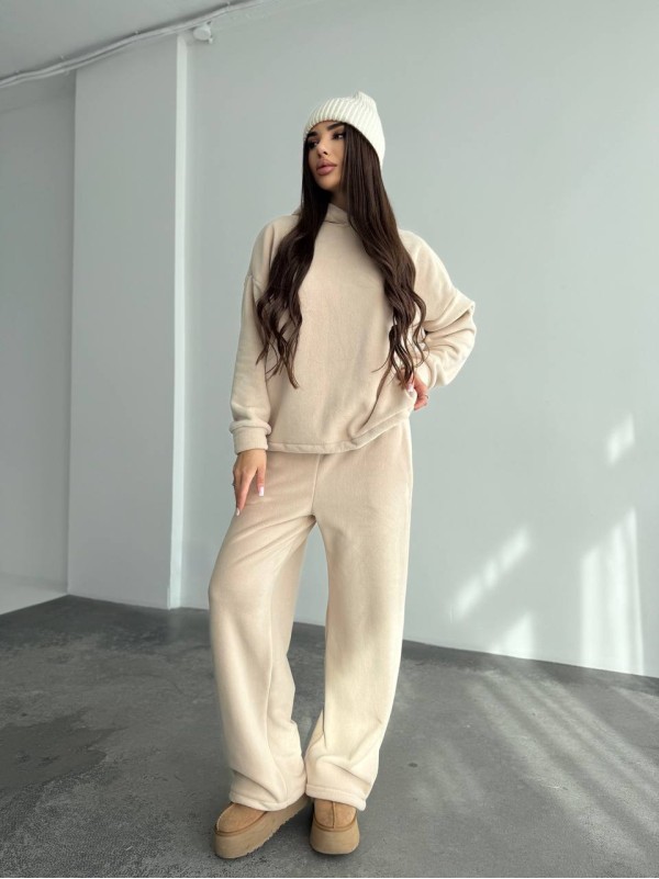 Жіночий костюм iз плюшевого флісу бежевого кольору 35717