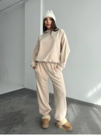 Жіночий костюм iз плюшевого флісу бежевого кольору 35717