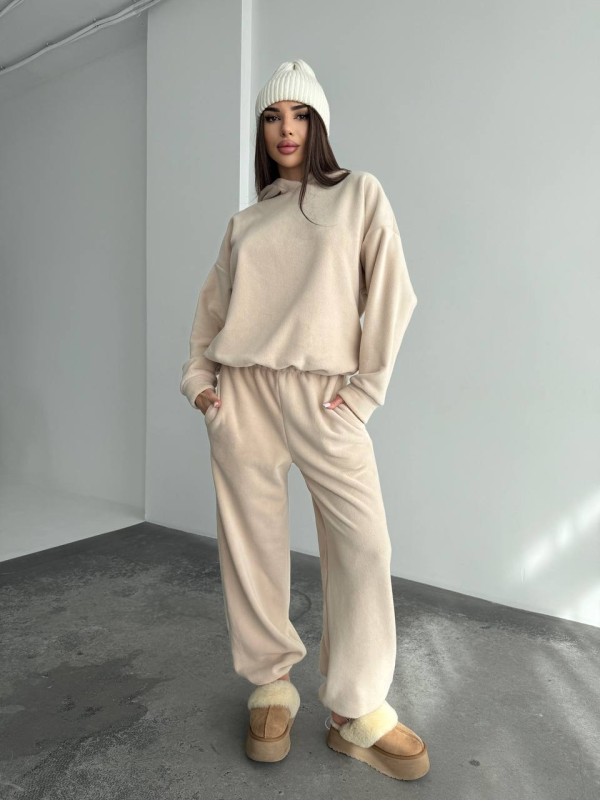 Жіночий костюм iз плюшевого флісу бежевого кольору 35717