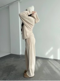 Жіночий костюм iз плюшевого флісу бежевого кольору 35717