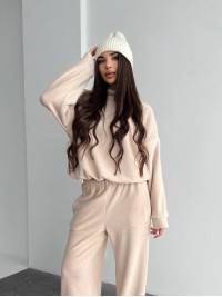 Жіночий костюм iз плюшевого флісу бежевого кольору 35717