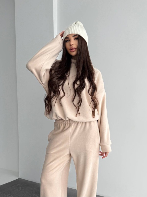 Жіночий костюм iз плюшевого флісу бежевого кольору 35717