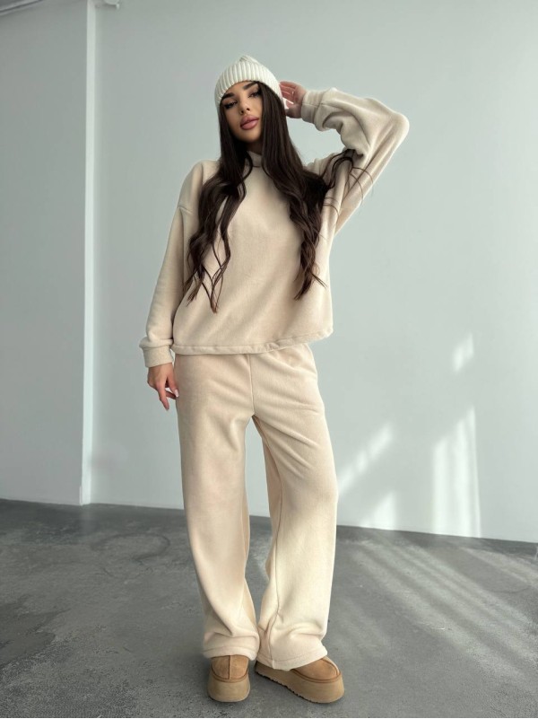 Жіночий костюм iз плюшевого флісу бежевого кольору 35717