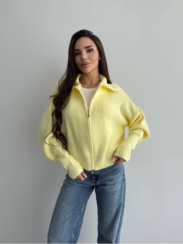 Базовий жіночий светр зi змiкою жовтого кольору 35840
