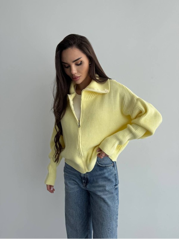 Базовий жіночий светр зi змiкою жовтого кольору 35840