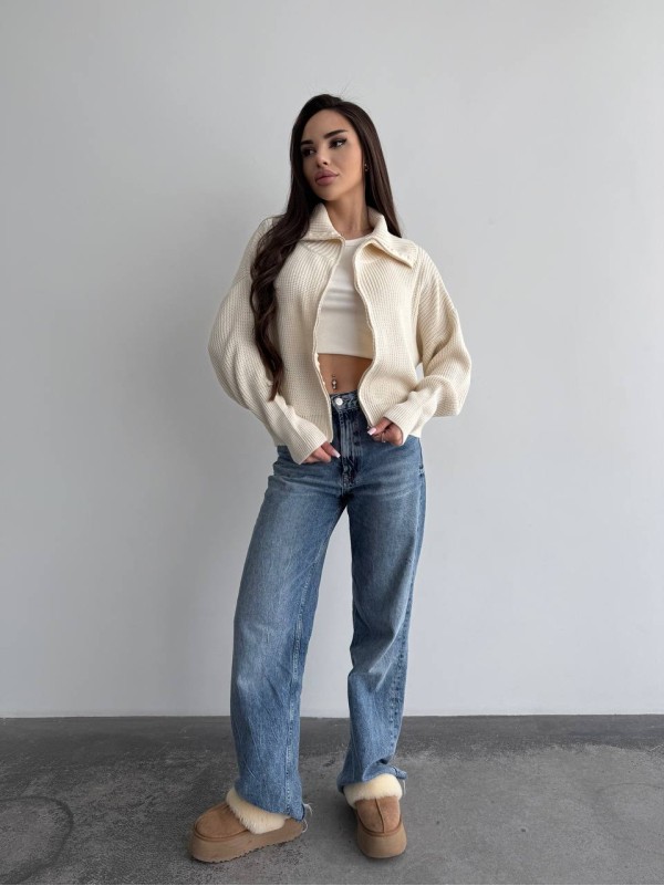 Базовий жіночий светр зi змiкою молочного кольору 35842