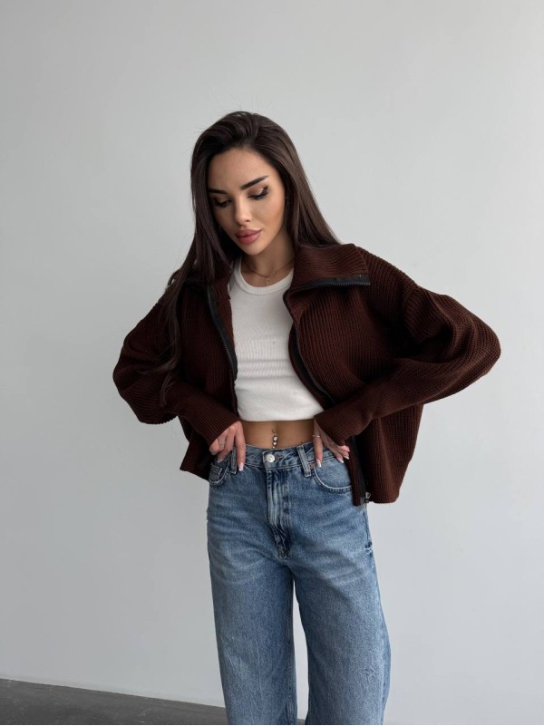 Базовий жіночий светр зi змiкою коричневого кольору 35843