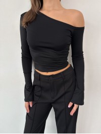 Жіночий легкий лонгслів на одне плече чорного кольору 35846