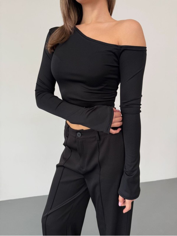 Жіночий легкий лонгслів на одне плече чорного кольору 35846