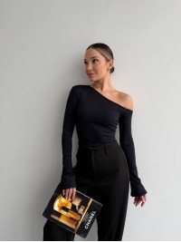 Жіночий легкий лонгслів на одне плече графiтового кольору 35847