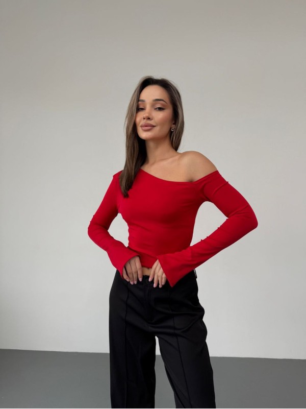 Жіночий легкий лонгслів на одне плече червоного кольору 35850