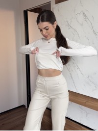 Жіночий утеплений лонгслів молочного кольору 35856