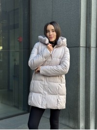 Жіноча демiсезонна куртка з капюшоном бежевого кольору 35861