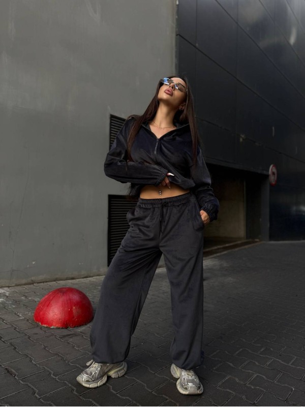 Велюровий жіночий костюм з начісом графiтового кольору 35881