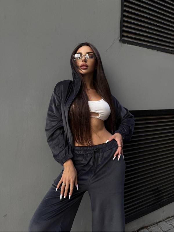 Велюровий жіночий костюм з начісом графiтового кольору 35881